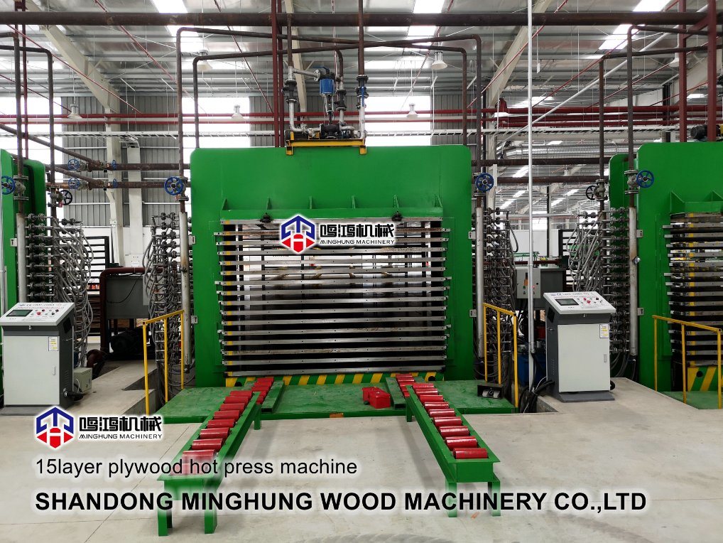 Heißpresse für Holzbearbeitungsmaschinen zur Herstellung von Sperrholz